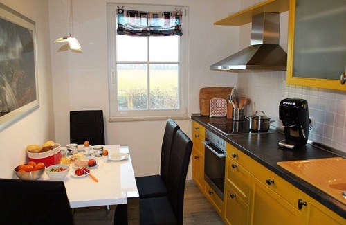Zierow House | Thatched cottage in 1. Row to the Baltic Sea - near the Hanseatic city of Wismar