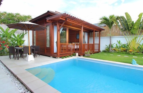 Sunset Road Villa | Thatched Tropical Garden Home with Pool in Trendy Seminyak