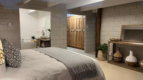 Hilton House | Thatchwood Cottage