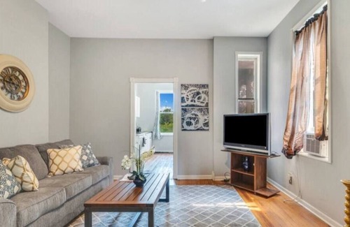 Tower Grove East Apartment | The 10 Mins from Everything in the City Apartment