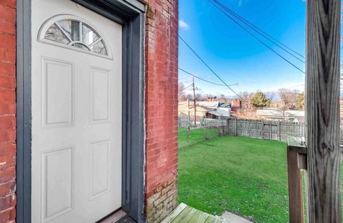 Tower Grove East Apartment | The 10 Mins from Everything in the City Apartment
