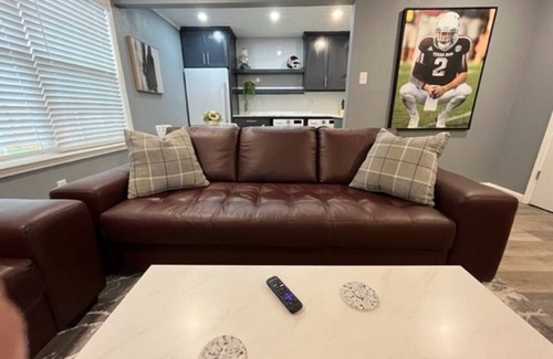 Northgate Apartment | The 12: 1st Floor 2 Bdrm, Walk to A&M, King Beds
