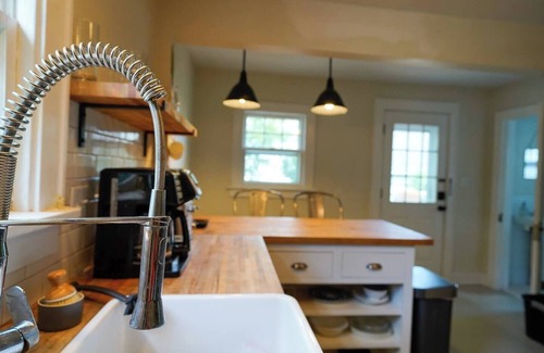 University Place House | The 1800 (4bdrm/3.5bath)