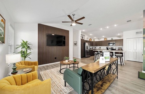 Okahumpka Villa | The 19th Hole Getaway*Pet Friendly Villa w/Golf Cart, Bikes and Putting Green!