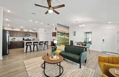 Okahumpka Villa | The 19th Hole Getaway*Pet Friendly Villa w/Golf Cart, Bikes and Putting Green!