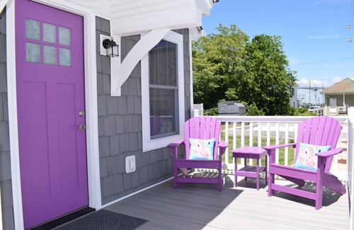 Chincoteague Cottage | "The 3 Sisters" Ivy's Cottage-Adorable In Town Cottage Near Historic Main Street