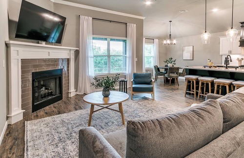 Broken Arrow House | The 47th Street Retreat