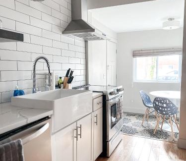 Burns Park Apartment | The 4M Favorite House - Stunning & Spotless 2-Bed Apt (#1)