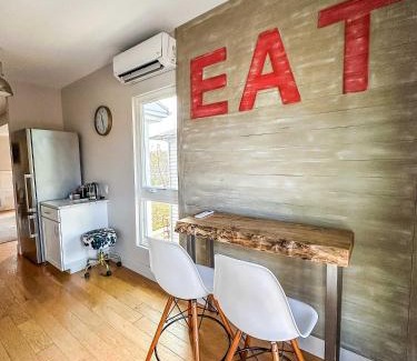 Burns Park Apartment | The 4M Favorite House - Stunning & Spotless 2-Bed Apt (#3)