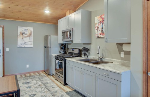 Interlochen Condo | The 4th Overlook Seeps 4, In-between Crystal Mountain and Traverse City! WI-FI