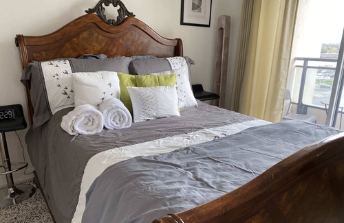 Thornhill Apartment | The 6th - Woody Park View
