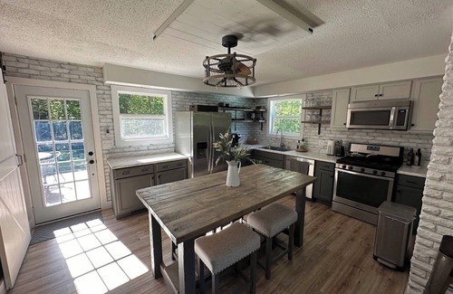 Grand Marais House | The 8's, farmhouse chic 4-bedroom w/garage access in Grand Marais, pet friendly