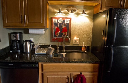 Carbondale House | The 8th Street Retreat Looks Booked it may not be Call Us