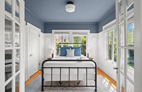 Hyde Park Apartment | The Adaline #2 - Luxury Hyde Park Apt, Steps to Bayshore
