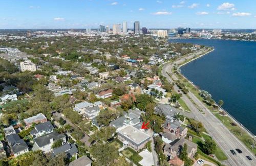 Hyde Park Apartment | The Adaline #2 - Luxury Hyde Park Apt, Steps to Bayshore