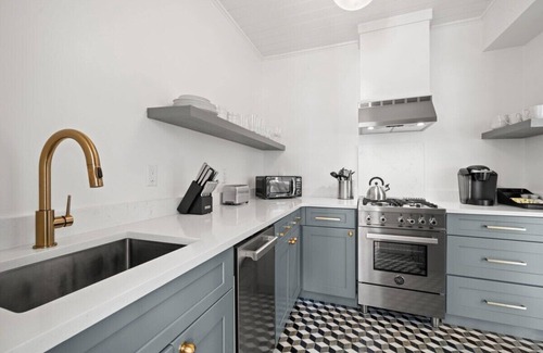 Hyde Park Apartment | The Adaline #7 | Luxury Hyde Park Apt