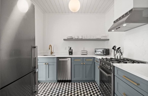 Hyde Park Apartment | The Adaline #8 | Luxury Hyde Park Apt