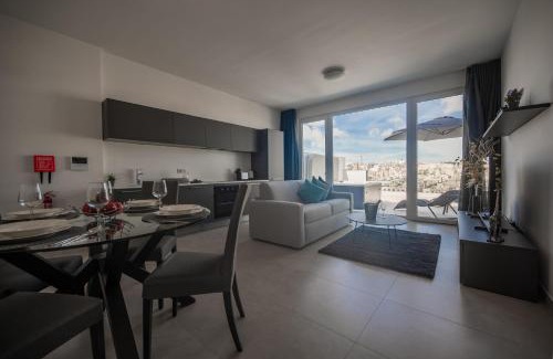 Pieta Apartment | The Address Seafront Suites with Hot Tub
