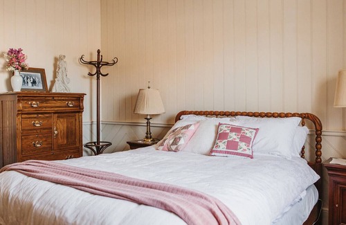 Port Broughton House | The admired cottage that oozes quality and charm in the town centre.