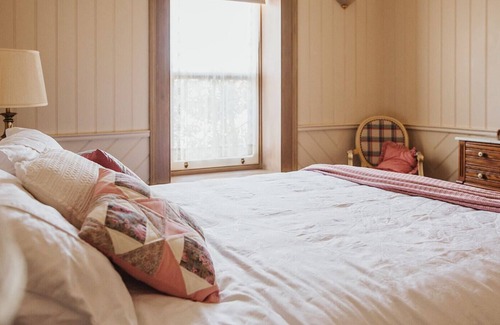 Port Broughton House | The admired cottage that oozes quality and charm in the town centre.