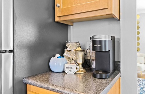 South Kansas City House | The adorable Kansas City Coach House is cozy, clean, and comfortable