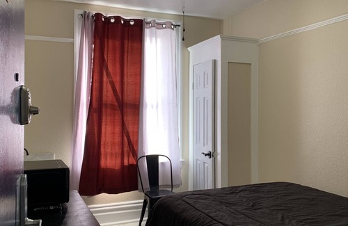 Tenderloin Hotel | The Adrian