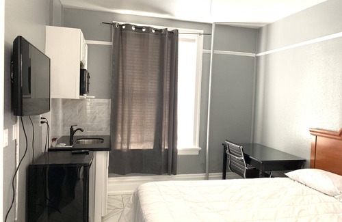 Tenderloin Hotel | The Adrian