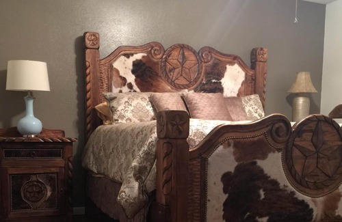 Shirewood House | THE AGGIE RETREAT Lodging@TheAggieRetreat