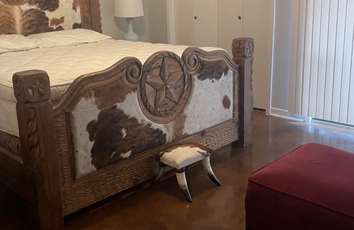 Shirewood House | THE AGGIE RETREAT Lodging@TheAggieRetreat