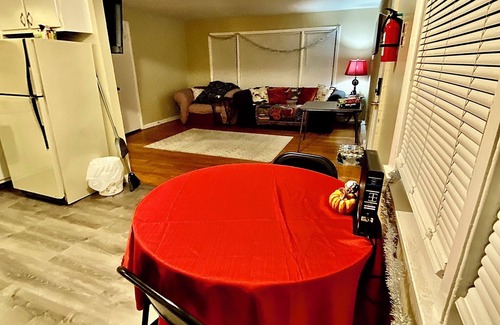 Chicago Apartment | The AirBeD Apartment in East Chatham, Chicago #4/20friendly✌🏾