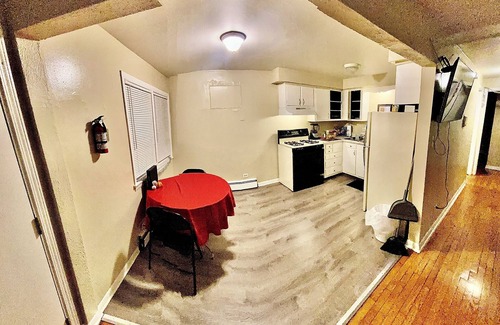Chicago Apartment | The AirBeD Apartment in East Chatham, Chicago #4/20friendly✌🏾