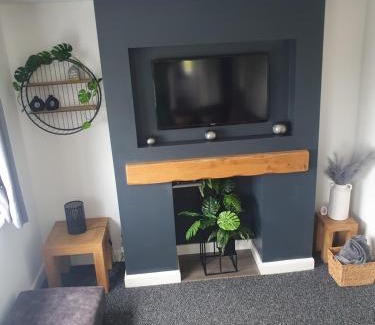 Sandtoft Apartment | The Airfield Happy Apartment