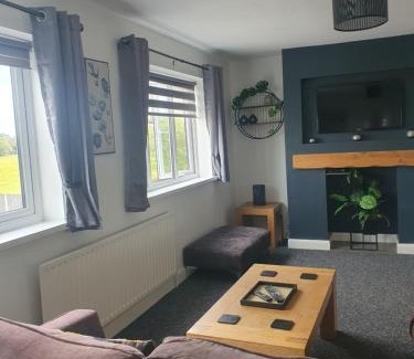 Sandtoft Apartment | The Airfield Happy Apartment