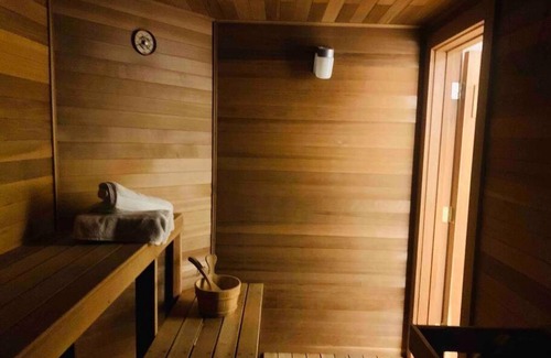Courtenay Ski Chalet | The Akasha