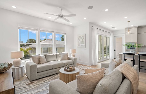 Clearwater Beach House | The Akoya Pearl - 2 Beach Homes Steps From CWB