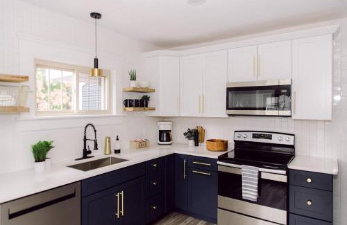 Highland Square House | The Akron Retreat: Modern 3-Bedroom Oasis