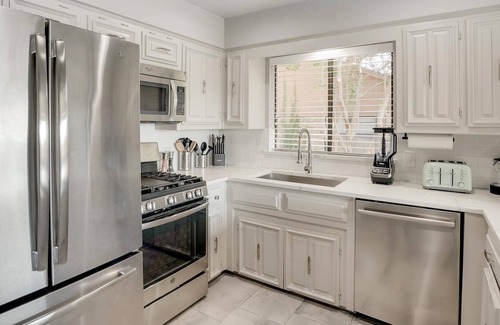 Rockwall House | The Alamo Abode | Lake View, Pool, Newly Renovated