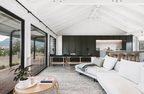 Glen Davis House | The Alice Escape by Contemporary Hotels