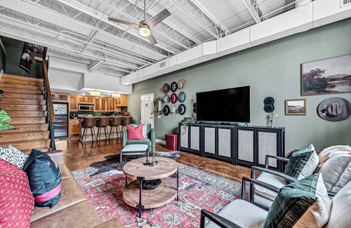 Fayetteville Condo | The Alma Mater on Dickson + 2 Parking Spots
