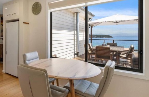 Alonnah House | 'The Alonnah' Beach House - Main House & Unit