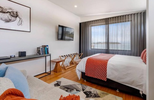 Alonnah House | 'The Alonnah' Beach House - Main House & Unit