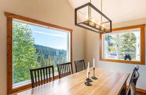 Silver Star Mountain House | The Alpine I No Service Fee's I Ski-in Ski-Out I