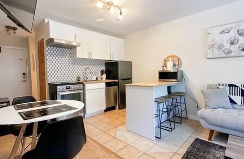 Mont-Tremblant Village Apartment | The Alpine Nest-3 Beds|4 Guests|Free Parking|Pool