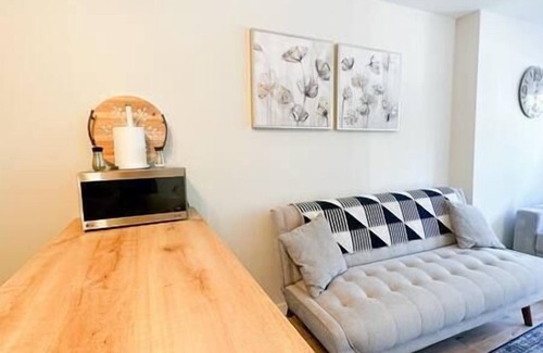 Mont-Tremblant Village Apartment | The Alpine Nest-3 Beds|4 Guests|Free Parking|Pool