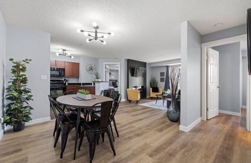East Kootenay Condo | ⭐The Altitude Landing⭐| Pool | Hot Tub | Gym