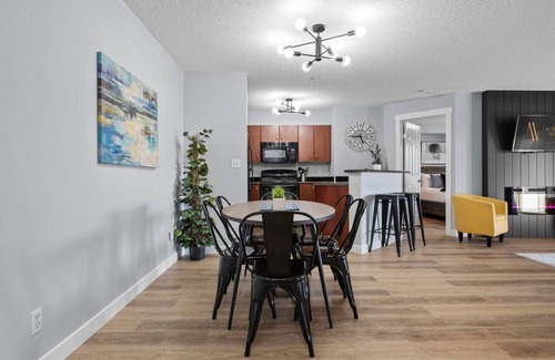 East Kootenay Condo | ⭐The Altitude Landing⭐| Pool | Hot Tub | Gym