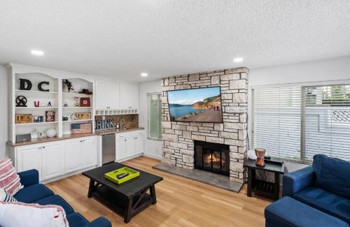 Huntington Beach House | The Americana 4 bedroom with spa and bikes, seps to the beach