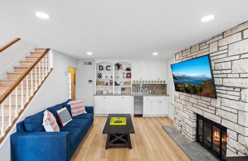 Huntington Beach House | The Americana 4 bedroom with spa and bikes, seps to the beach