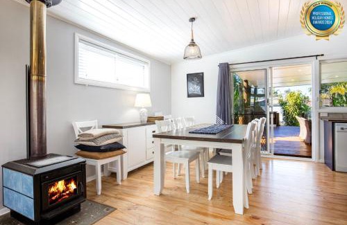Callala Beach House | The Anchor - Pet Friendly - 5 Mins Walk to Beach - EV Charging