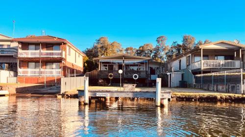 Dora Creek House | The Anchorage- A waterfront 70’s retreat